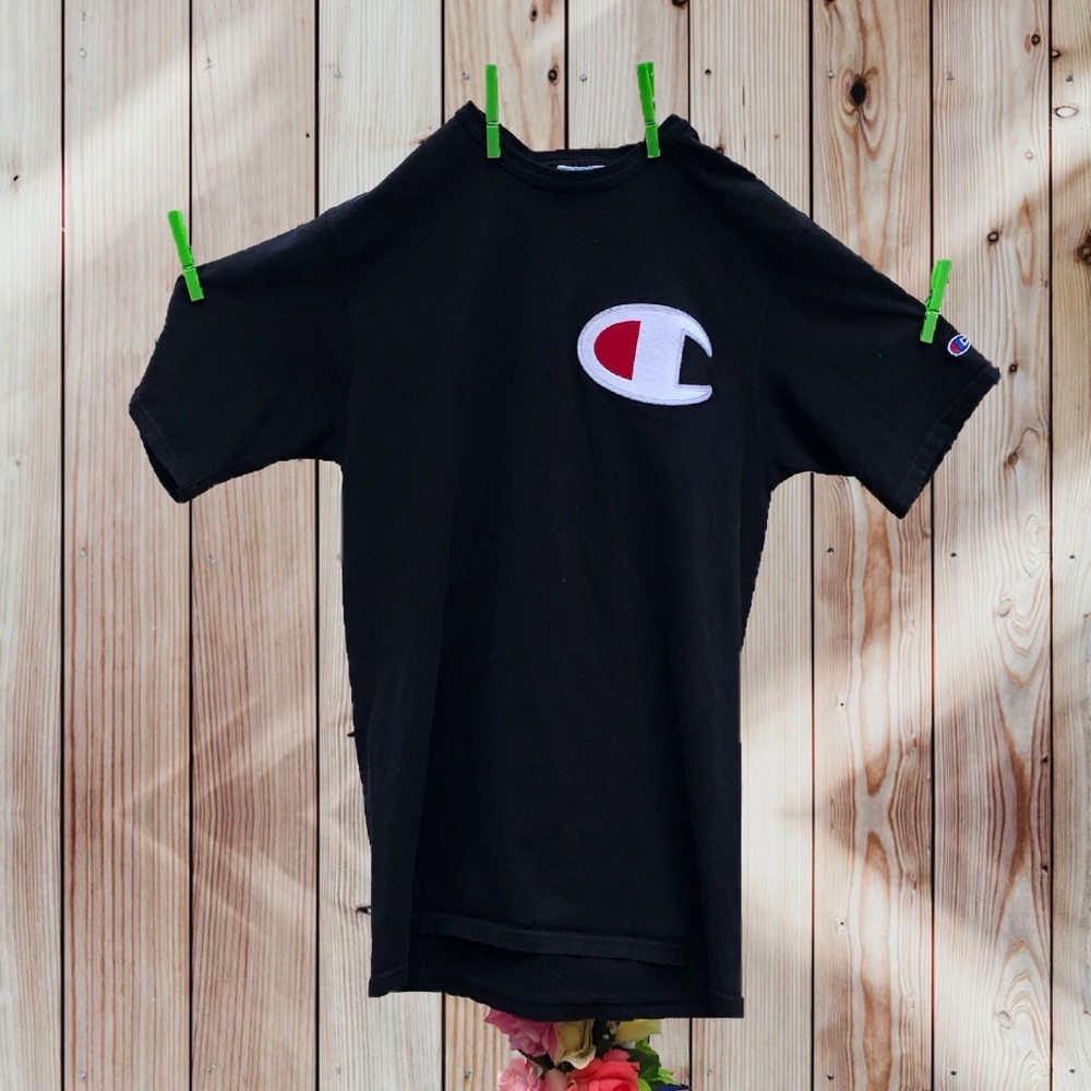 //champion black embroidered short sleeve tee//